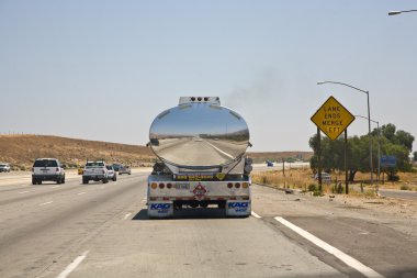 sıvı taşıma krom kamyon arabaya yansıması