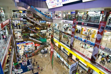 Odalar plaza içinde en büyük elektronik ve yazılım kontak