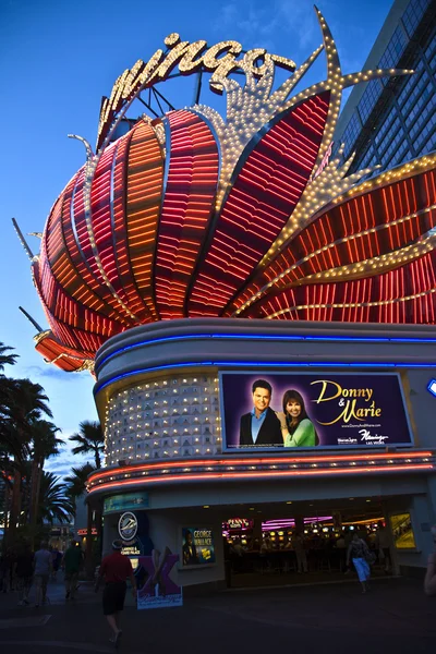 火烈鸟酒店和赌博的地方，在拉斯维加斯大道上 — 图库照片