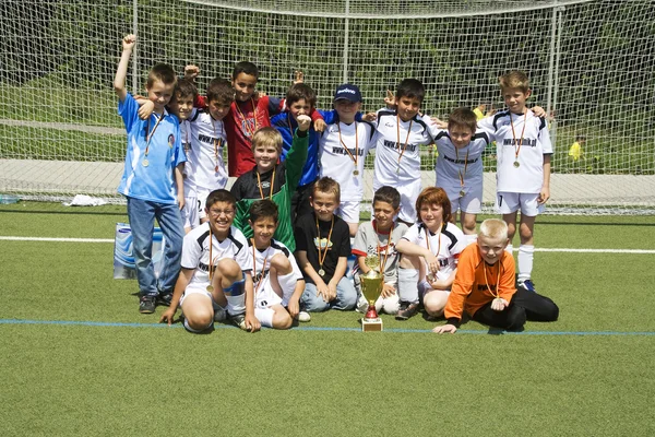 Equipo de fútbol BSC SChwalbach después de ganar la copa — Foto de Stock