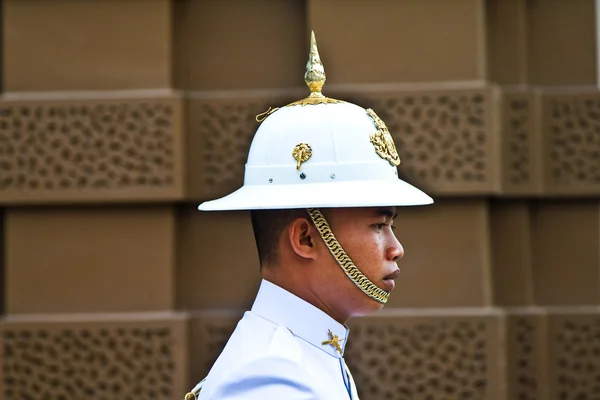 Parade van de koningen bewakers in het grand palace — Stockfoto