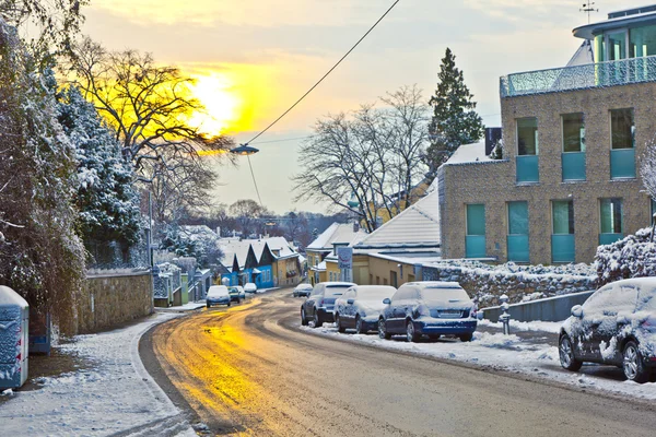 Pueblo de Grinzing en la luz de la mañana en invierno —  Fotos de Stock
