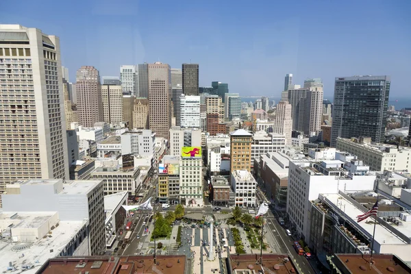 Çatıda san Francisco'ya göster — Stok fotoğraf