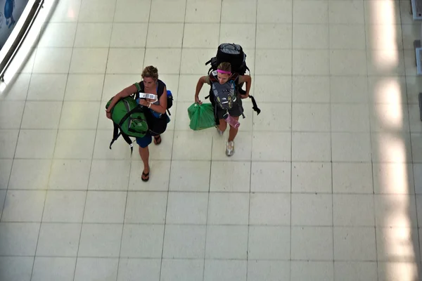Passengers in Suvarnabhumi International Airport — Stock Photo, Image