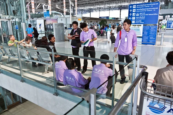 Pasażerów w międzynarodowy port lotniczy Bangkok-suvarnabhumi — Zdjęcie stockowe