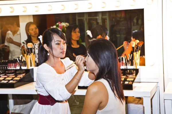 Kosmetická firma amway sponsores make-up kurz — Stock fotografie