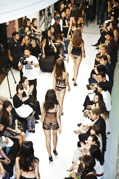 Opening of lingerie shop La Perla in shopping mall GAYSON — Stock Photo, Image