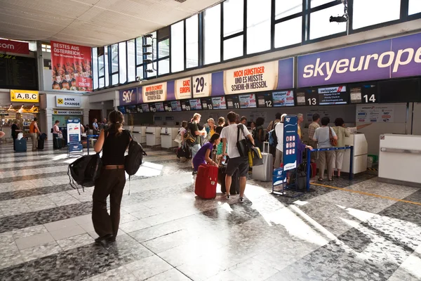 Inchecken op de luchthaven van de viennas — Stockfoto