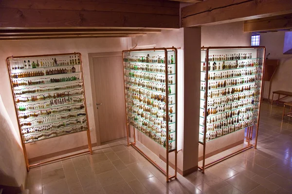 Viejas botellas Grappa en Basano de Grappa en un Museo Grappa —  Fotos de Stock