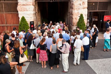 ziyaretçiler, arena di verona eski ro ile giren seyirci