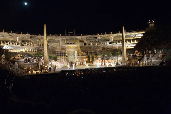 Performance of aida in the arena of verona — Stock Photo, Image