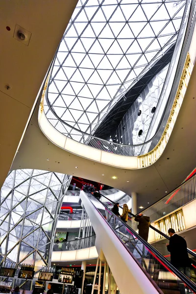 Μοντέρνα αρχιτεκτονική στην το νέο εμπορικό κέντρο myzeil από αρχιτεκτ — Φωτογραφία Αρχείου