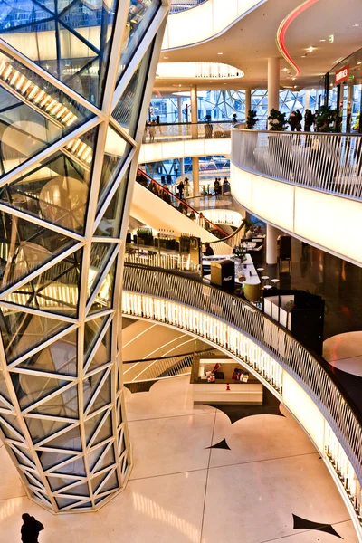 现代建筑在由建筑师新的购物中心 myzeil — 图库照片