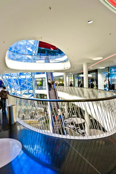 Arquitetura moderna no novo centro comercial Myzeil por archite — Fotografia de Stock