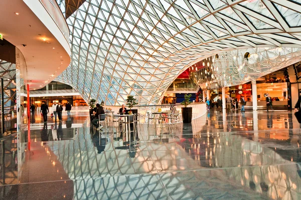 Современная архитектура в новом торговом центре Myzeil by archite — стоковое фото