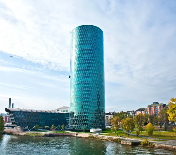 Westhafen-torony, a folyó fő Nyugat kikötő területén — Stock Fotó
