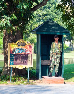 Yaz Sarayı nda kings korumaları asker bang pa guar içinde