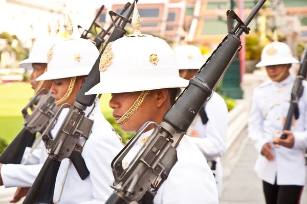 Desfile de los Reyes Guardias, en el Gran Palacio, Cambiando el Gu — Foto de Stock