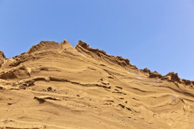 el golfo, lanzarote, mavi gökyüzü ile volkanik taş oluşumu