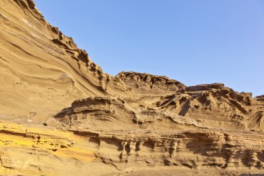 el golfo, lanzarote, mavi gökyüzü ile volkanik taş oluşumu