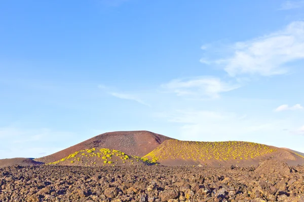 Volcan dans le parc national de Timanfaya à Lanzarote, Espagne — Photo