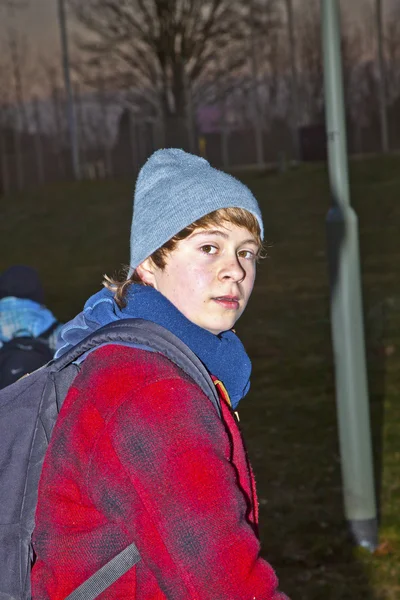 Portret młodych nastolatek w nocy — Zdjęcie stockowe