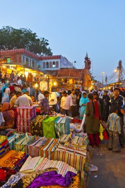 Delhi, Hindistan meena ın Bazaarı markette.