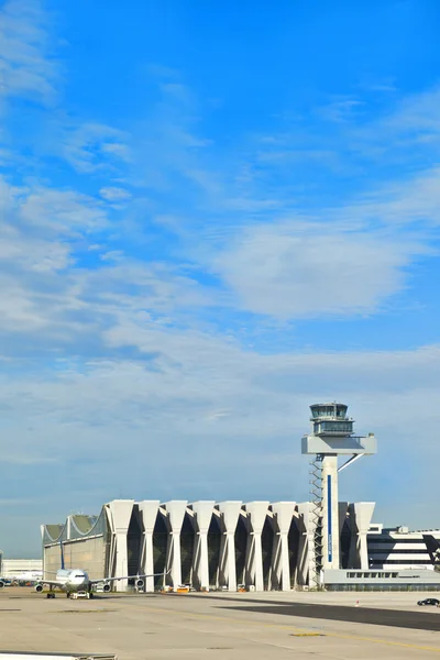 Flugzeuge am Vorfeld — Stockfoto