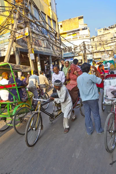 Rickshaw rider transports passenger — Stock Photo, Image