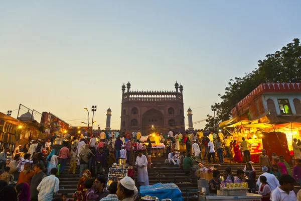 No Mercado do Bazar de Meena em Delhi, Índia . — Fotografia de Stock