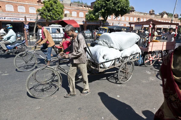 Döngüsü rickshaws, sokaklarda — Stok fotoğraf