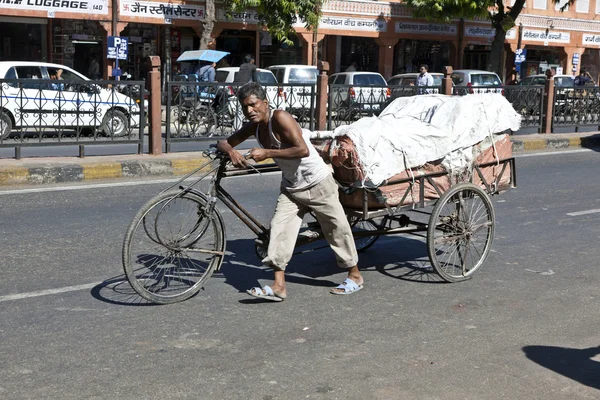 Велосипедные рикши на улицах — стоковое фото