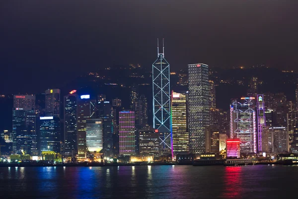 Hong kong harbor lasershow zur skyline von victoria — Stockfoto