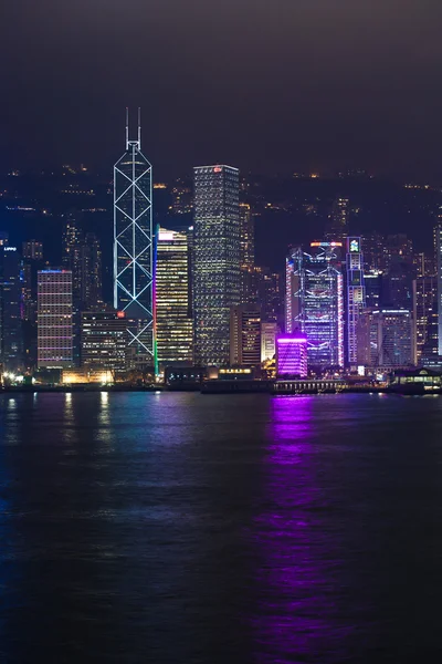 香港港口激光显示到维多利亚的天际线 — 图库照片