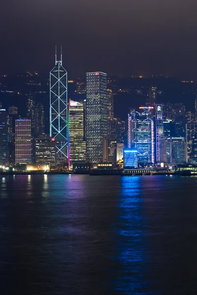 La demostración del laser de Puerto de Hong kong al skyline de la victoria — Foto de Stock