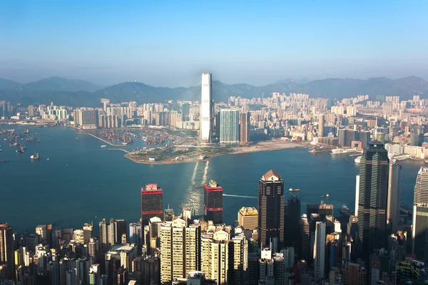 Hong kong Visa från victoria peak till bukten och skyskrapan — Stockfoto