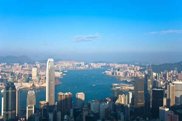 Hong Kong view from Victoria Peak to the bay and the skyscraper — Stock Photo, Image