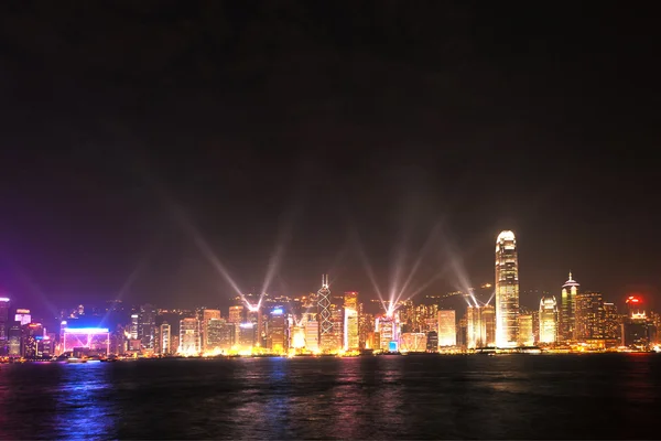 Знаменитое гонконгское лазерное шоу видно из Kowloon — стоковое фото