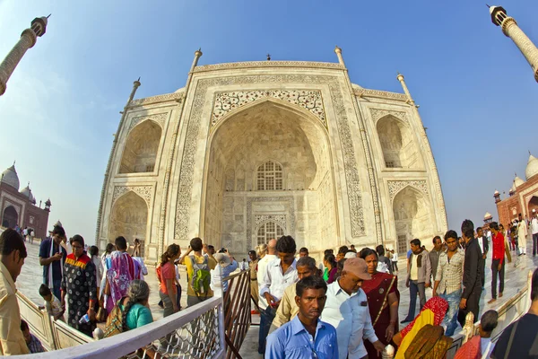 Indian visit Taj Mahal in India — Stock Photo, Image