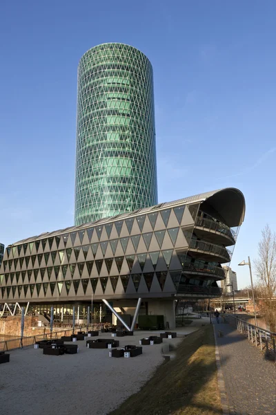 Башня Вестхафен в районе порта во Франкфурте — стоковое фото