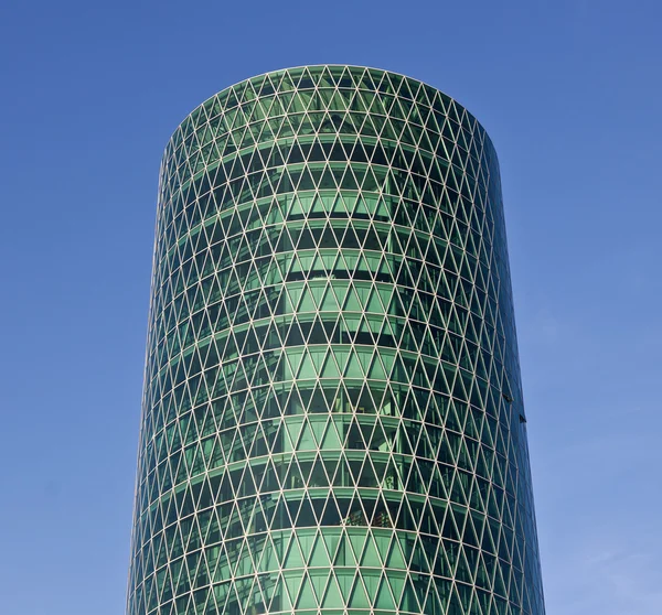 Башня Вестхафен в районе порта во Франкфурте — стоковое фото