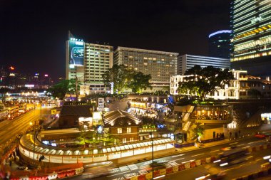 salisbury road, kowloon, hong kong gece geçen arabalar