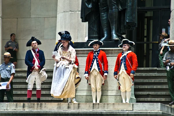 Ceremonie voor verklaring van onafhankelijkheid in oude kostuums — Stockfoto