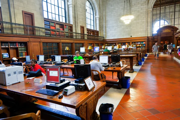 Dentro da famosa Biblioteca Pública de Nova Iorque — Fotografia de Stock