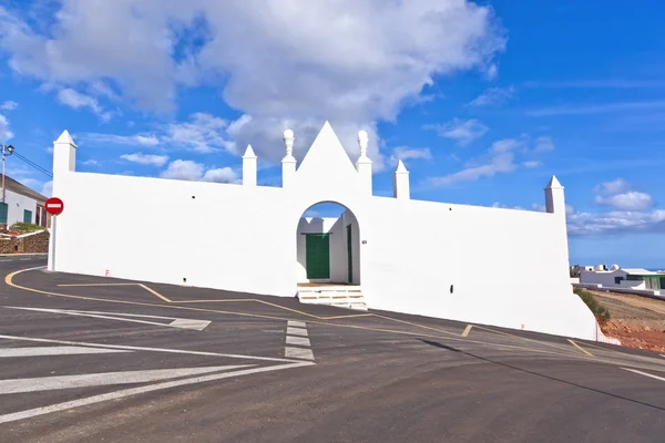 Vacker katolsk kyrka i San Bartholomae på Lanzarote — Stockfoto