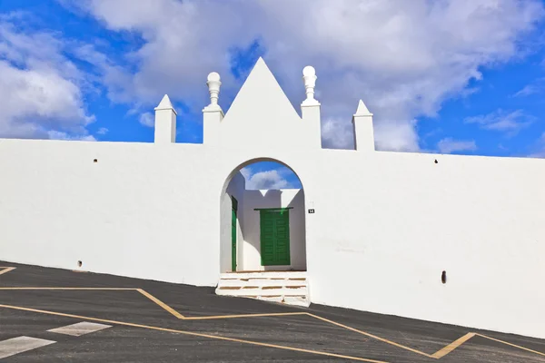 Schöne katholische Kirche San Bartholomae auf Lanzarote — Stockfoto