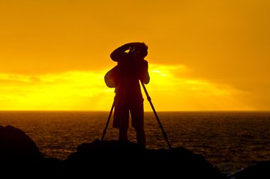 fotographer romantik bir Günbatımı Fotoğraf çekimi