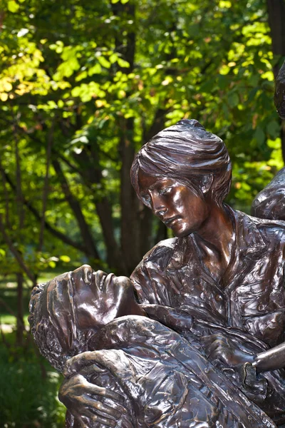 Memorial statyer till Vietnamkriget kvinnor sjuksköterska — Stockfoto