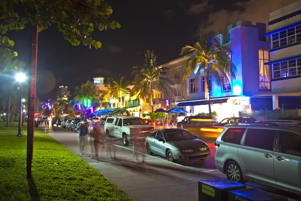 Vista serale a Ocean drive on a Miami Beach in art deco dist — Foto Stock