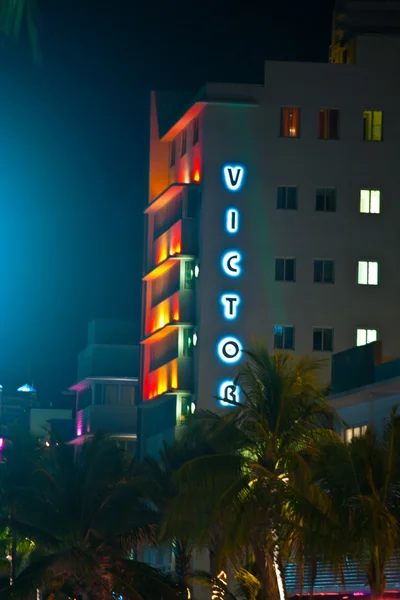 Nézd meg este Ocean drive a Miami Beach art deco dist — Stock Fotó